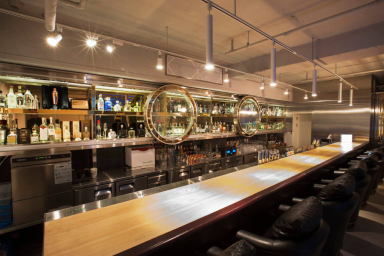 At this bar  in Seoul  a drinks program that s colourless 